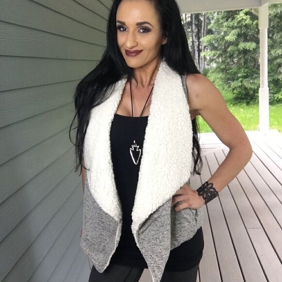 Bershka Outerwear super soft fuzzy vest - Picture 3 of 8